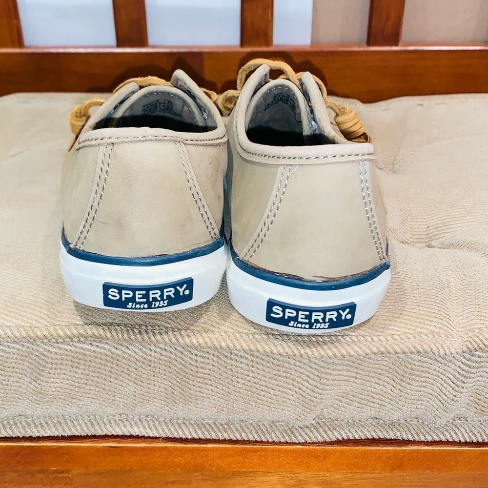 Women Speery Boat Shoes. - Picture 4 of 13